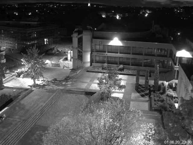 Foto der Webcam: Verwaltungsgebäude, Innenhof mit Audimax, Hörsaal-Gebäude 1