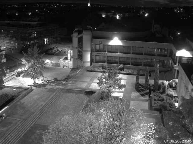 Foto der Webcam: Verwaltungsgebäude, Innenhof mit Audimax, Hörsaal-Gebäude 1