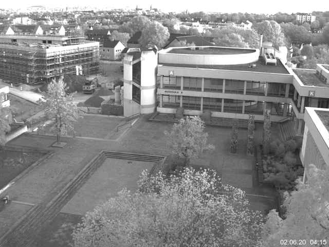 Foto der Webcam: Verwaltungsgebäude, Innenhof mit Audimax, Hörsaal-Gebäude 1