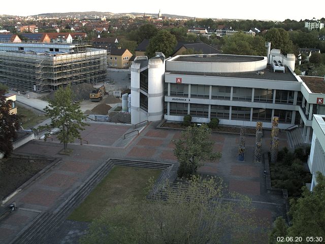 Foto der Webcam: Verwaltungsgebäude, Innenhof mit Audimax, Hörsaal-Gebäude 1