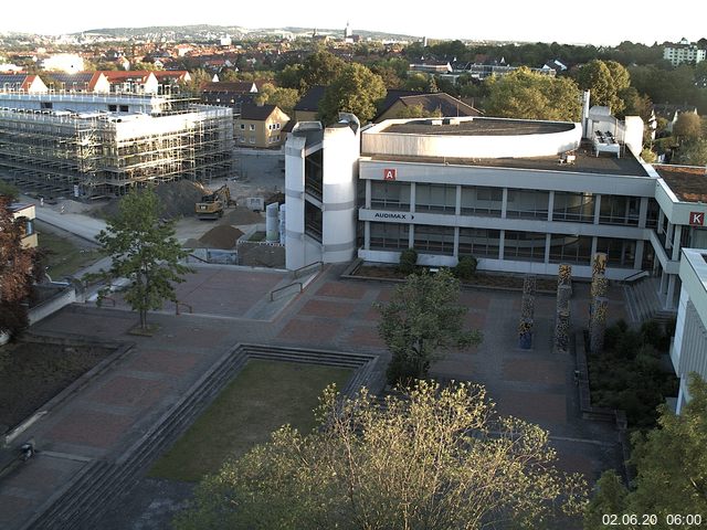 Foto der Webcam: Verwaltungsgebäude, Innenhof mit Audimax, Hörsaal-Gebäude 1