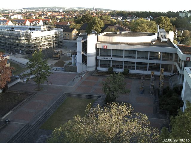 Foto der Webcam: Verwaltungsgebäude, Innenhof mit Audimax, Hörsaal-Gebäude 1