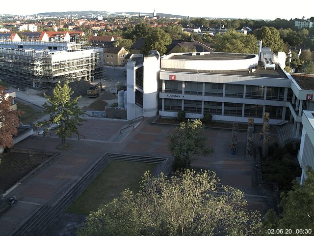 Foto der Webcam: Verwaltungsgebäude, Innenhof mit Audimax, Hörsaal-Gebäude 1