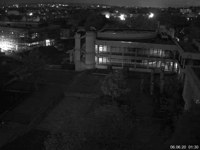 Foto der Webcam: Verwaltungsgebäude, Innenhof mit Audimax, Hörsaal-Gebäude 1