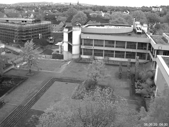 Foto der Webcam: Verwaltungsgebäude, Innenhof mit Audimax, Hörsaal-Gebäude 1