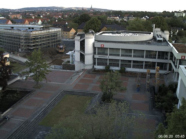 Foto der Webcam: Verwaltungsgebäude, Innenhof mit Audimax, Hörsaal-Gebäude 1