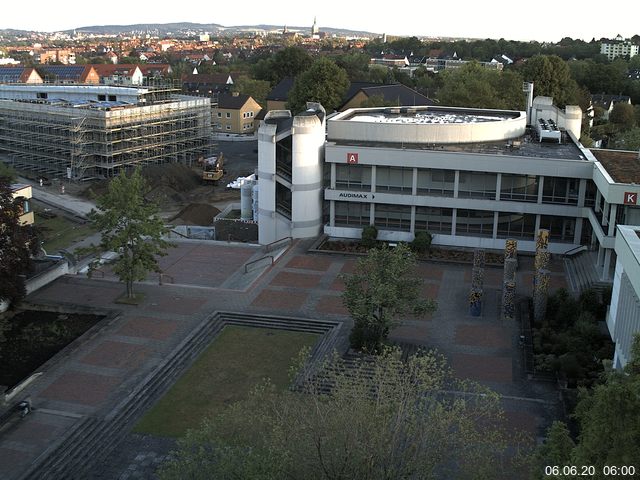 Foto der Webcam: Verwaltungsgebäude, Innenhof mit Audimax, Hörsaal-Gebäude 1