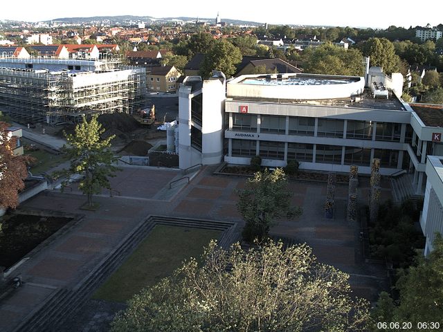 Foto der Webcam: Verwaltungsgebäude, Innenhof mit Audimax, Hörsaal-Gebäude 1