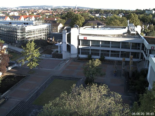 Foto der Webcam: Verwaltungsgebäude, Innenhof mit Audimax, Hörsaal-Gebäude 1