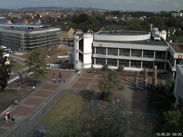 Foto der Webcam: Verwaltungsgebäude, Innenhof mit Audimax, Hörsaal-Gebäude 1