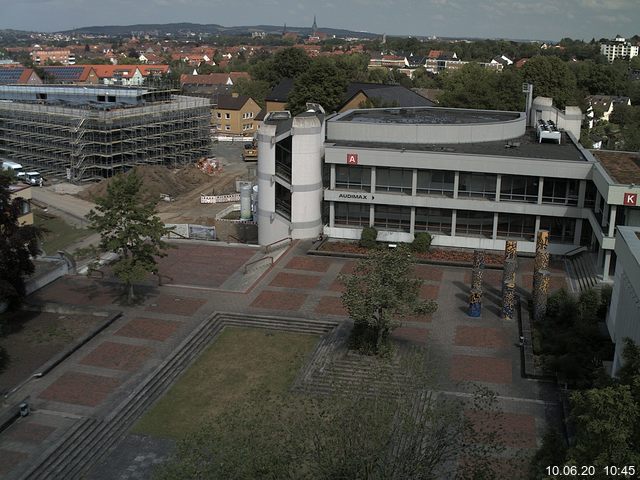 Foto der Webcam: Verwaltungsgebäude, Innenhof mit Audimax, Hörsaal-Gebäude 1