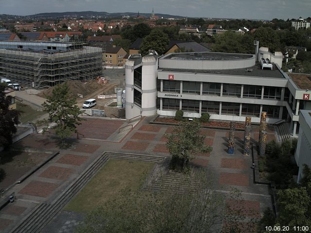 Foto der Webcam: Verwaltungsgebäude, Innenhof mit Audimax, Hörsaal-Gebäude 1