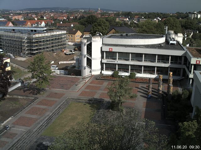 Foto der Webcam: Verwaltungsgebäude, Innenhof mit Audimax, Hörsaal-Gebäude 1