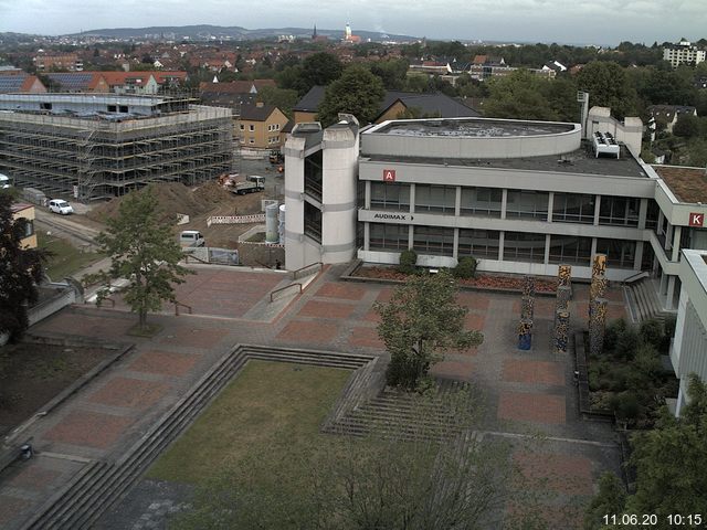 Foto der Webcam: Verwaltungsgebäude, Innenhof mit Audimax, Hörsaal-Gebäude 1