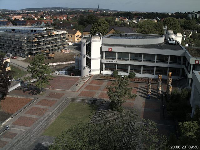 Foto der Webcam: Verwaltungsgebäude, Innenhof mit Audimax, Hörsaal-Gebäude 1