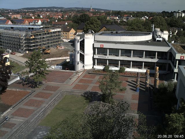 Foto der Webcam: Verwaltungsgebäude, Innenhof mit Audimax, Hörsaal-Gebäude 1