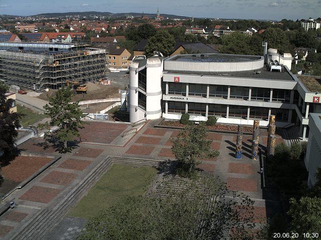 Foto der Webcam: Verwaltungsgebäude, Innenhof mit Audimax, Hörsaal-Gebäude 1