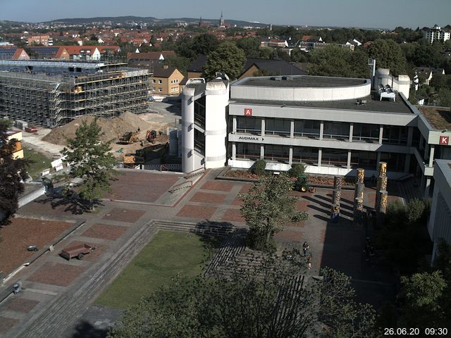 Foto der Webcam: Verwaltungsgebäude, Innenhof mit Audimax, Hörsaal-Gebäude 1