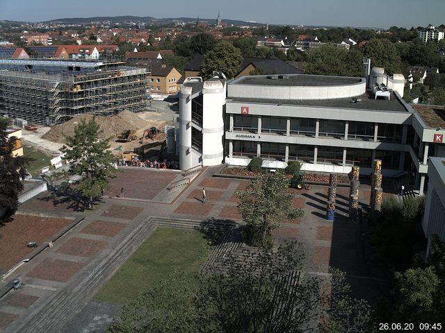 Foto der Webcam: Verwaltungsgebäude, Innenhof mit Audimax, Hörsaal-Gebäude 1