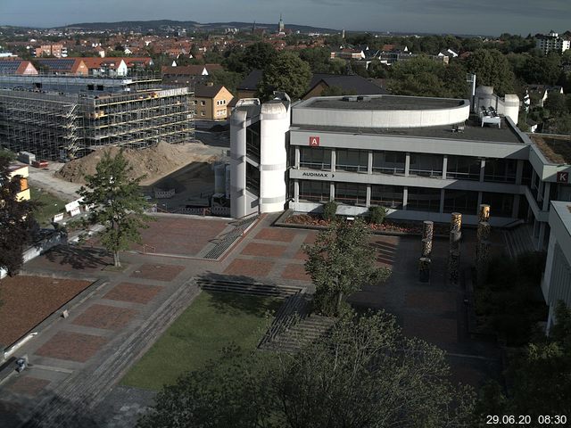 Foto der Webcam: Verwaltungsgebäude, Innenhof mit Audimax, Hörsaal-Gebäude 1