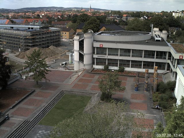 Foto der Webcam: Verwaltungsgebäude, Innenhof mit Audimax, Hörsaal-Gebäude 1