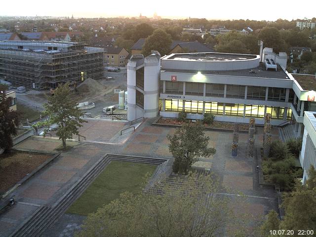 Foto der Webcam: Verwaltungsgebäude, Innenhof mit Audimax, Hörsaal-Gebäude 1