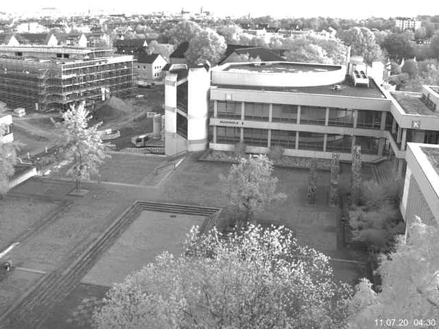 Foto der Webcam: Verwaltungsgebäude, Innenhof mit Audimax, Hörsaal-Gebäude 1