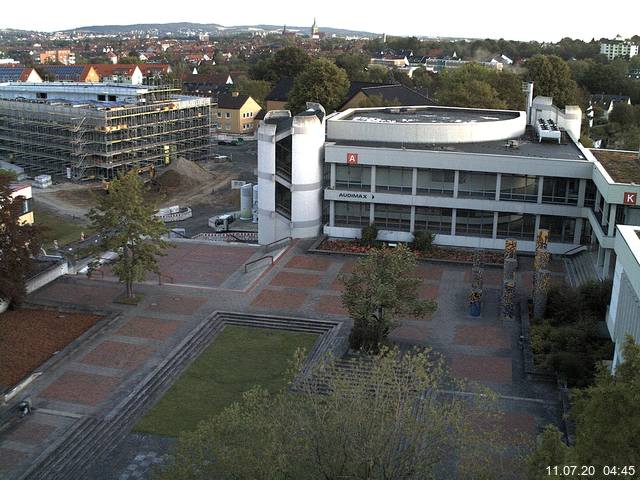 Foto der Webcam: Verwaltungsgebäude, Innenhof mit Audimax, Hörsaal-Gebäude 1