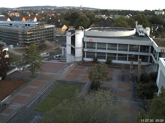 Foto der Webcam: Verwaltungsgebäude, Innenhof mit Audimax, Hörsaal-Gebäude 1