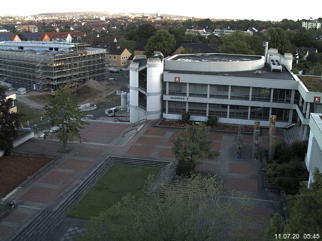 Foto der Webcam: Verwaltungsgebäude, Innenhof mit Audimax, Hörsaal-Gebäude 1