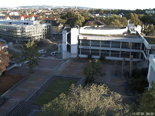 Foto der Webcam: Verwaltungsgeb&auml;ude, Innenhof mit Audimax, H&ouml;rsaal-Geb&auml;ude 1