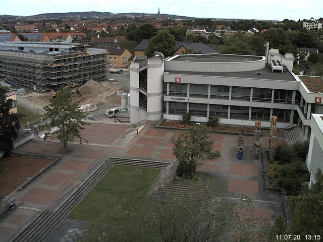 Foto der Webcam: Verwaltungsgebäude, Innenhof mit Audimax, Hörsaal-Gebäude 1