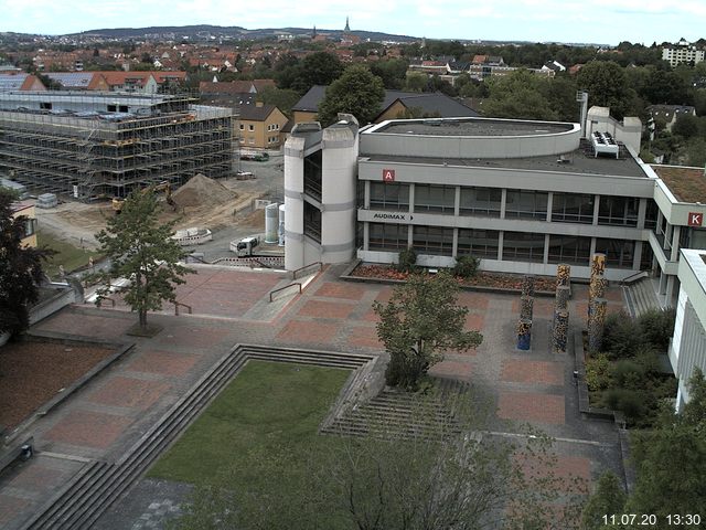 Foto der Webcam: Verwaltungsgebäude, Innenhof mit Audimax, Hörsaal-Gebäude 1