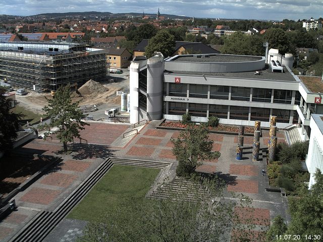 Foto der Webcam: Verwaltungsgebäude, Innenhof mit Audimax, Hörsaal-Gebäude 1