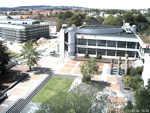 Foto der Webcam: Verwaltungsgebäude, Innenhof mit Audimax, Hörsaal-Gebäude 1