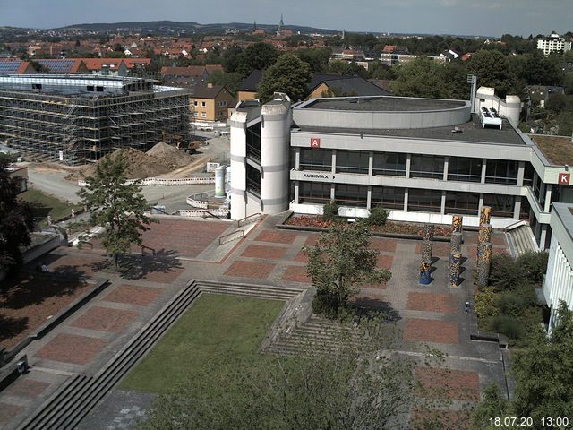 Foto der Webcam: Verwaltungsgebäude, Innenhof mit Audimax, Hörsaal-Gebäude 1