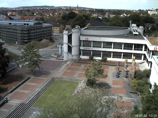 Foto der Webcam: Verwaltungsgebäude, Innenhof mit Audimax, Hörsaal-Gebäude 1