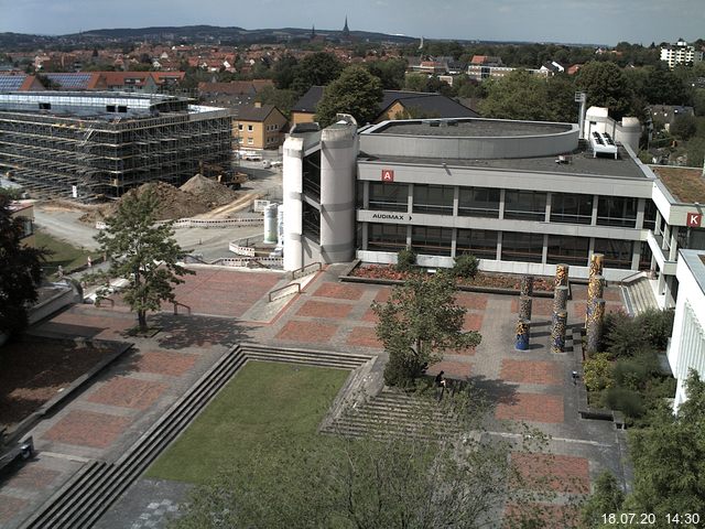 Foto der Webcam: Verwaltungsgebäude, Innenhof mit Audimax, Hörsaal-Gebäude 1