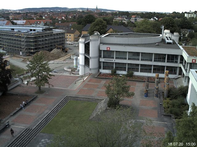 Foto der Webcam: Verwaltungsgebäude, Innenhof mit Audimax, Hörsaal-Gebäude 1