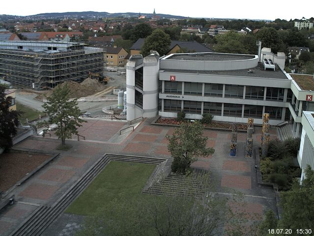 Foto der Webcam: Verwaltungsgebäude, Innenhof mit Audimax, Hörsaal-Gebäude 1