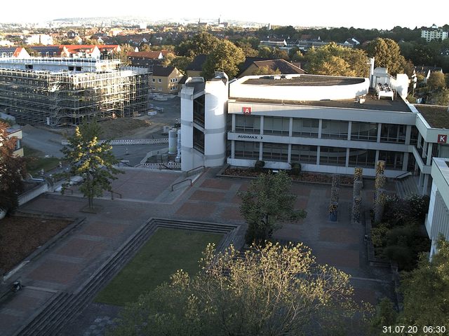 Foto der Webcam: Verwaltungsgeb&auml;ude, Innenhof mit Audimax, H&ouml;rsaal-Geb&auml;ude 1