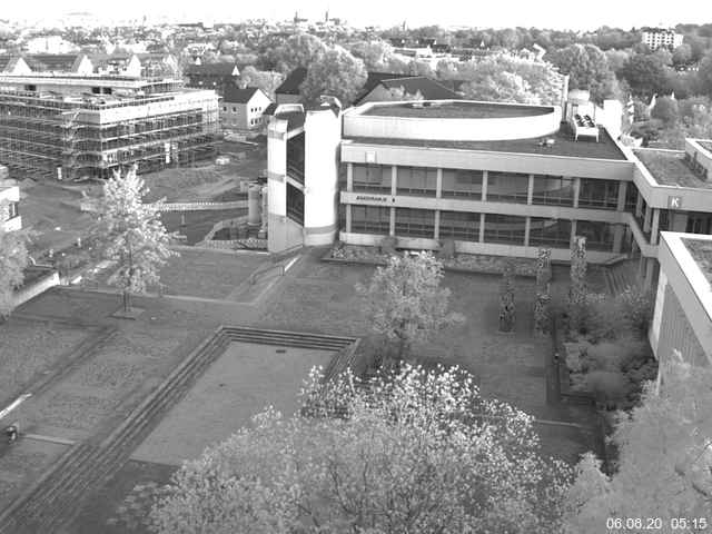 Foto der Webcam: Verwaltungsgebäude, Innenhof mit Audimax, Hörsaal-Gebäude 1