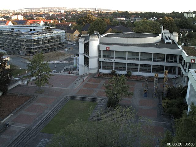 Foto der Webcam: Verwaltungsgebäude, Innenhof mit Audimax, Hörsaal-Gebäude 1