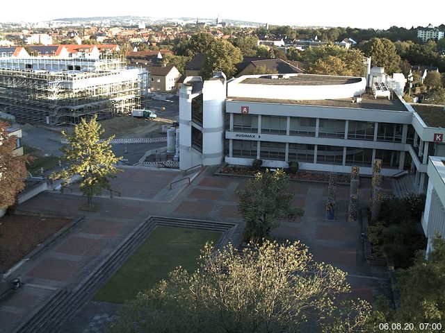 Foto der Webcam: Verwaltungsgebäude, Innenhof mit Audimax, Hörsaal-Gebäude 1