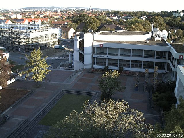 Foto der Webcam: Verwaltungsgebäude, Innenhof mit Audimax, Hörsaal-Gebäude 1