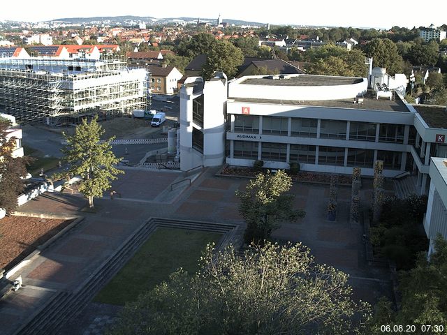 Foto der Webcam: Verwaltungsgebäude, Innenhof mit Audimax, Hörsaal-Gebäude 1