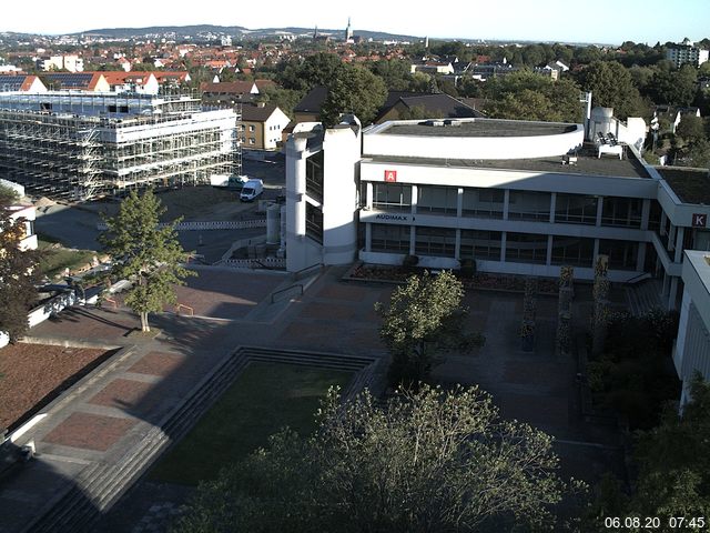 Foto der Webcam: Verwaltungsgebäude, Innenhof mit Audimax, Hörsaal-Gebäude 1