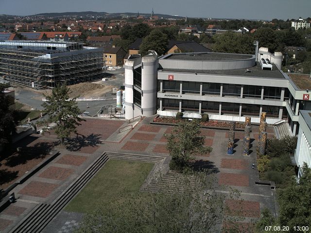 Foto der Webcam: Verwaltungsgebäude, Innenhof mit Audimax, Hörsaal-Gebäude 1