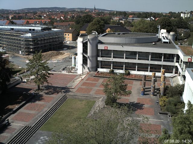 Foto der Webcam: Verwaltungsgebäude, Innenhof mit Audimax, Hörsaal-Gebäude 1