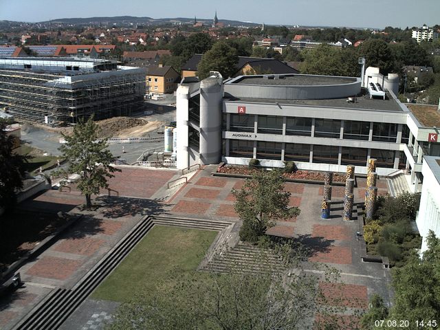 Foto der Webcam: Verwaltungsgebäude, Innenhof mit Audimax, Hörsaal-Gebäude 1